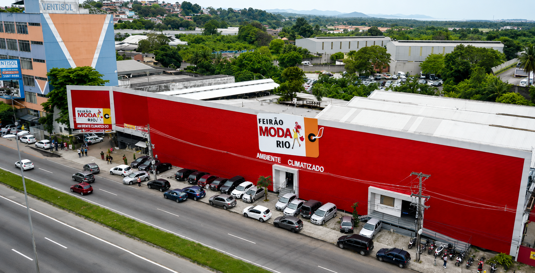 Fachada do Feirão Moda Rio, onde fica o estande Box do Bráz em Duque de Caxias
